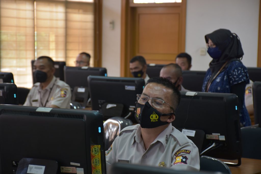 64 PNS POLRI Ikut UDKP di Kantor Regional III BKN