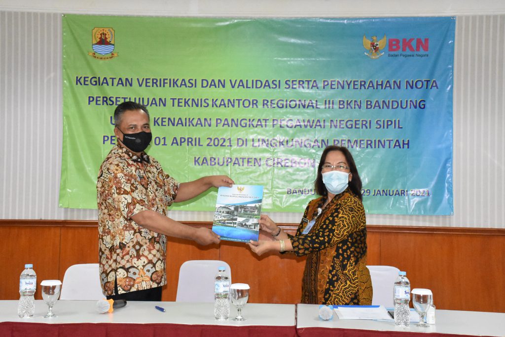 722 Pertek Kenaikan Pangkat Diserahkan Kepada BKPSDM Kabupaten Cirebon